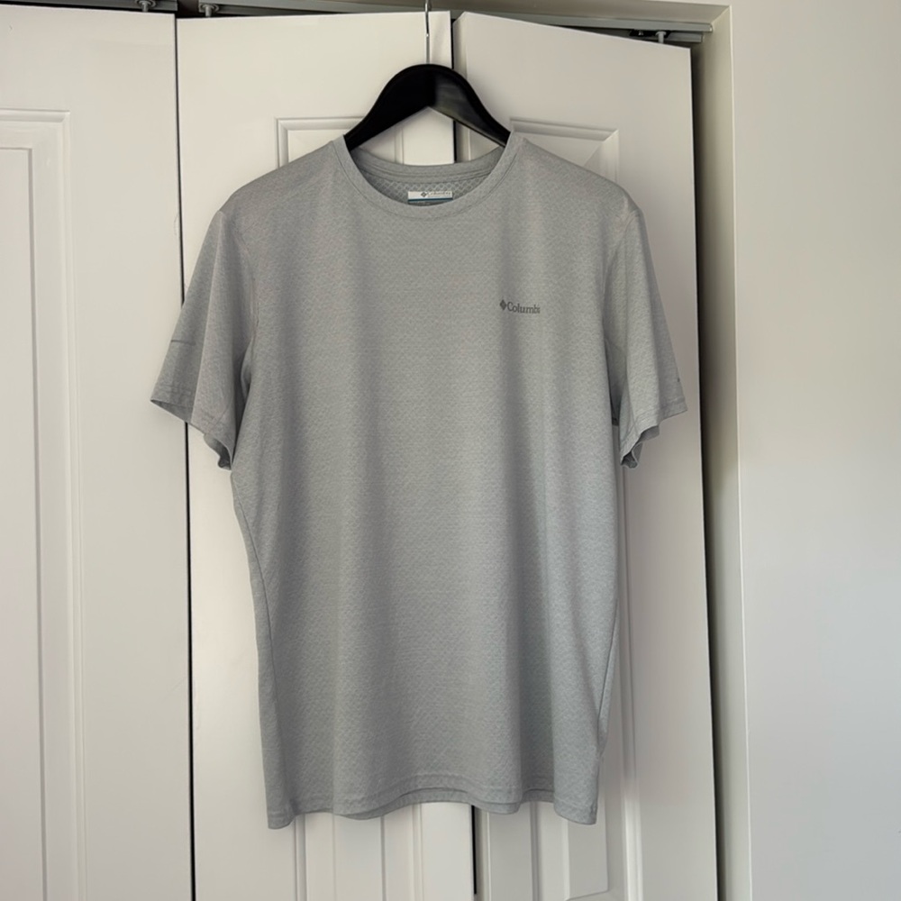 Men’s Size L. Columbia Sportswear Company t-shirt